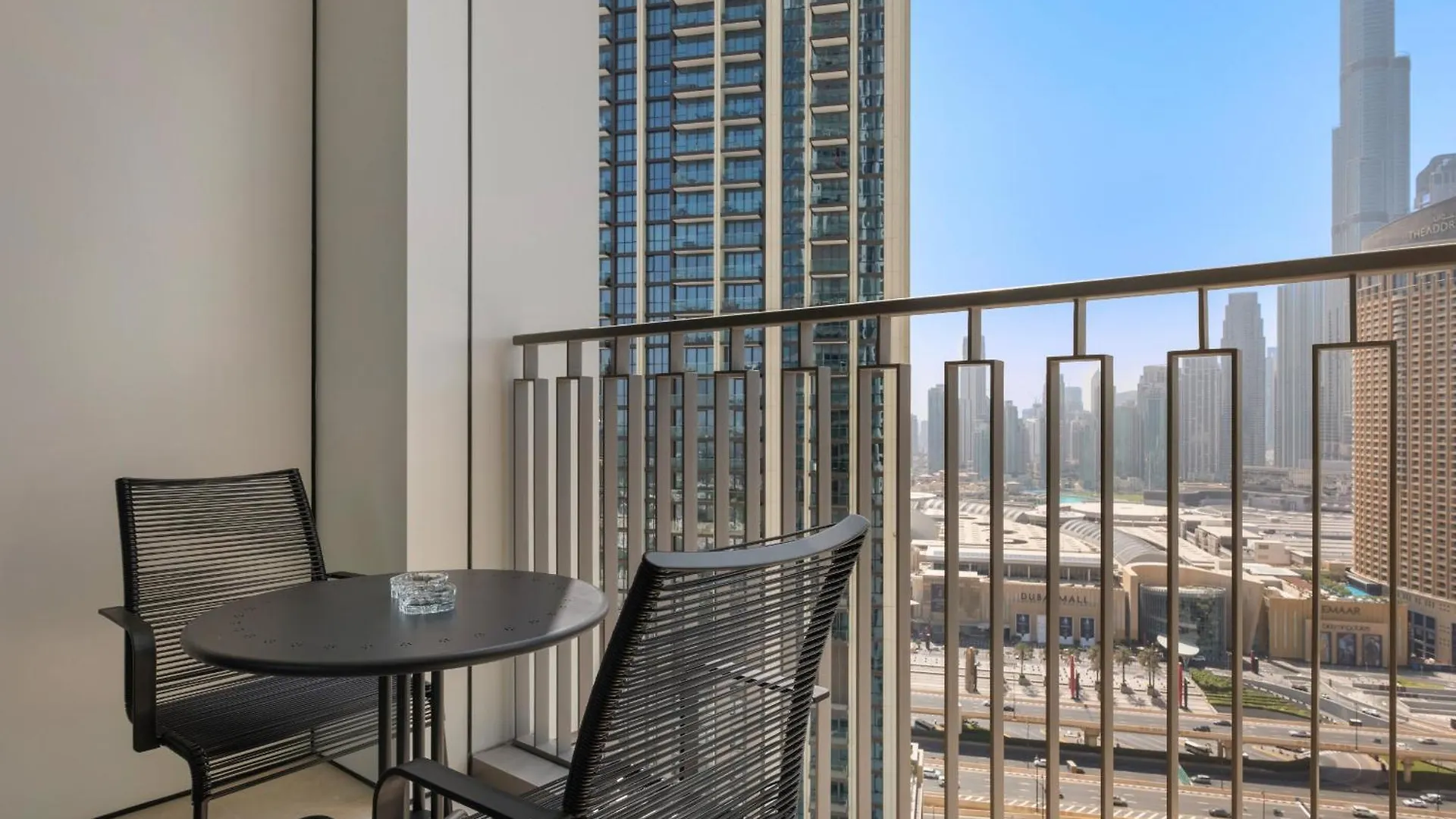 Spacious 2 Bdr With Unobstructed Burj Khalifa Views -Downtown Dubai Apartment