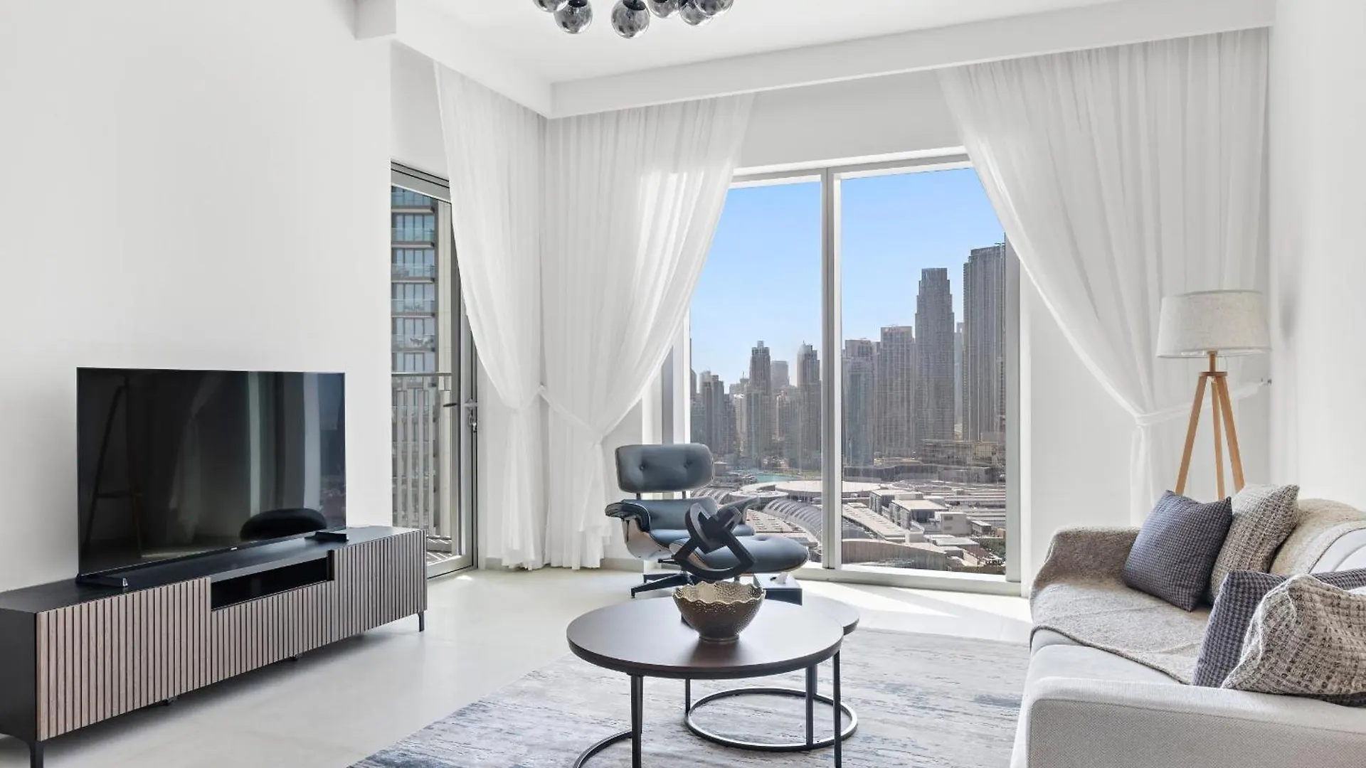 Spacious 2 Bdr With Unobstructed Burj Khalifa Views -Downtown Dubai